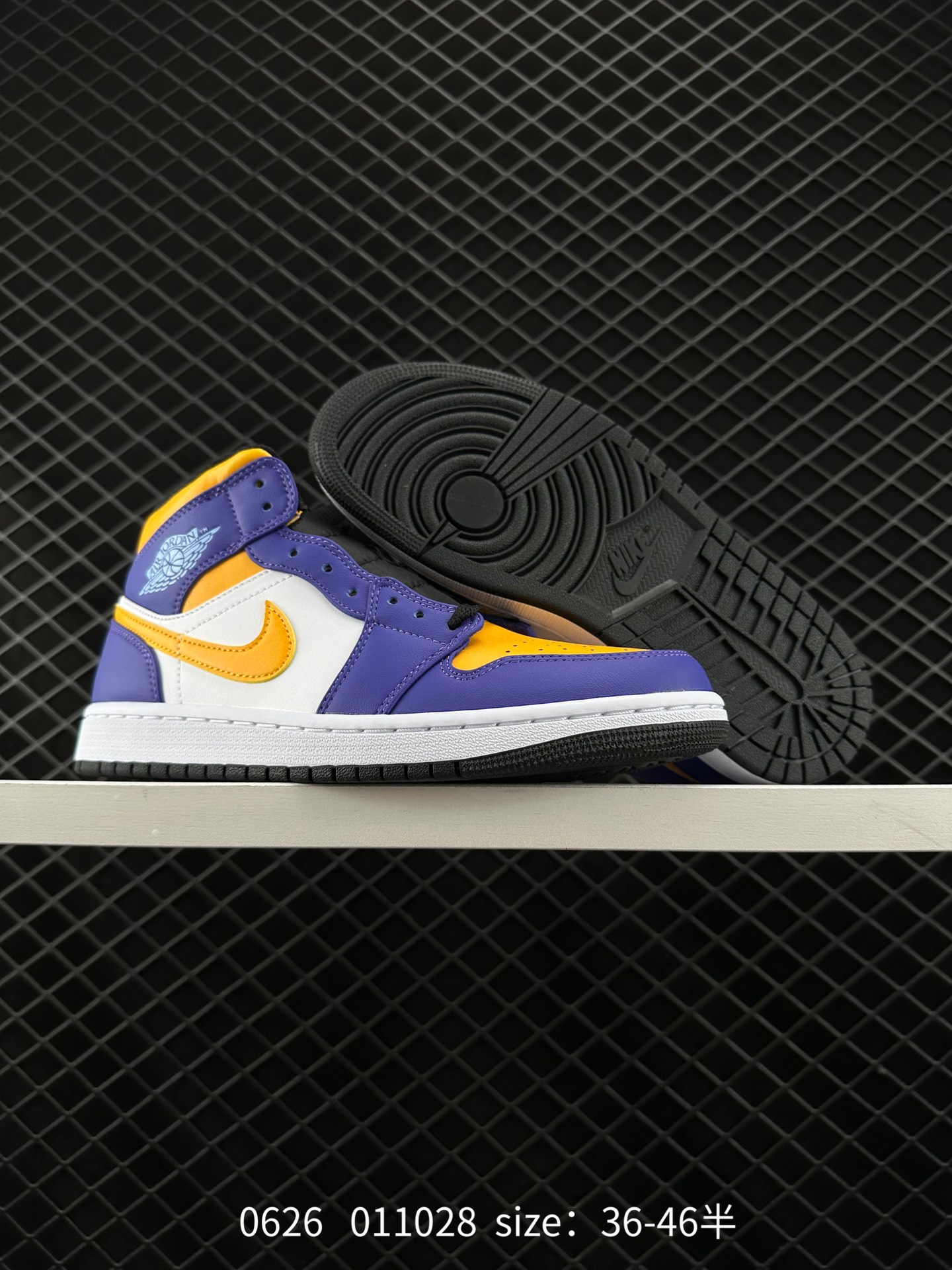 （NIKE）AIR JORDAN 1 MID